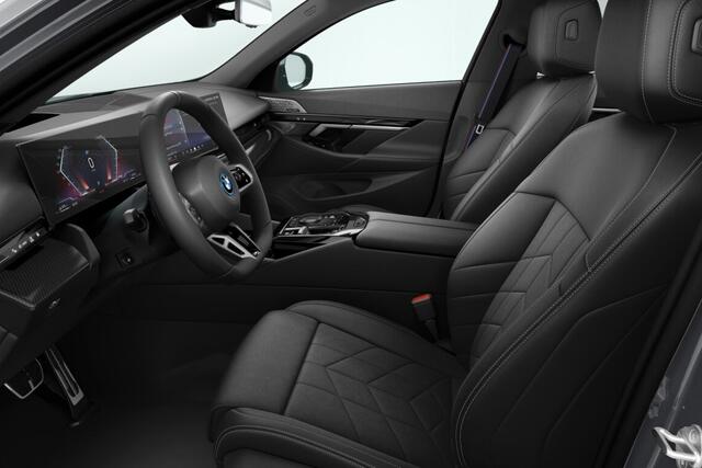 BMW 5-SERIE Sedan 550e xDrive | M Sportpakket Pro | Innovation Pack | Travel Pack | Comfort Pack | Trekhaak