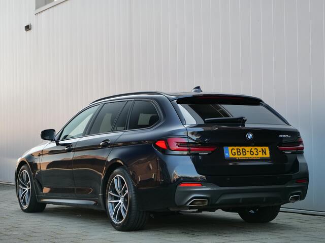BMW 5-SERIE Touring 530e High Executive 292 Pk Automaat Leer / Navi / DAB / Apple Carplay / Camera / Laser LED / M-pakket