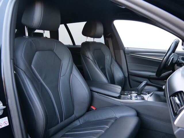 BMW 5-SERIE Touring 530e High Executive 292 Pk Automaat Leer / Navi / DAB / Apple Carplay / Camera / Laser LED / M-pakket