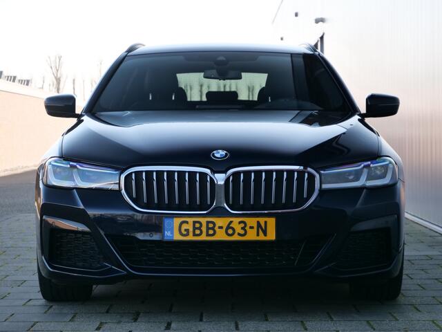 BMW 5-SERIE Touring 530e High Executive 292 Pk Automaat Leer / Navi / DAB / Apple Carplay / Camera / Laser LED / M-pakket