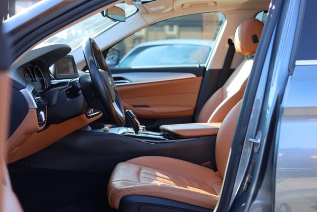 BMW 5-SERIE Touring 520D HIGH EXECUTIVE | LEDER | PANO | TREKHAAK