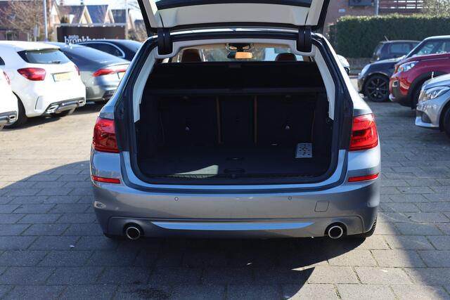 BMW 5-SERIE Touring 520D HIGH EXECUTIVE | LEDER | PANO | TREKHAAK