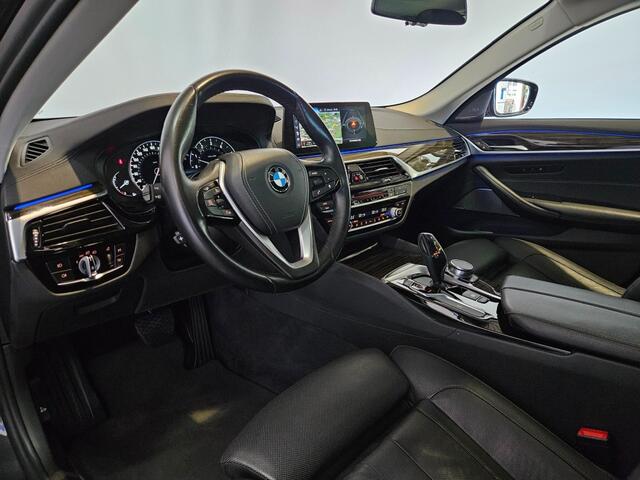 BMW 5-SERIE 530i High Executive / Luxury Line / Camera / NL Auto