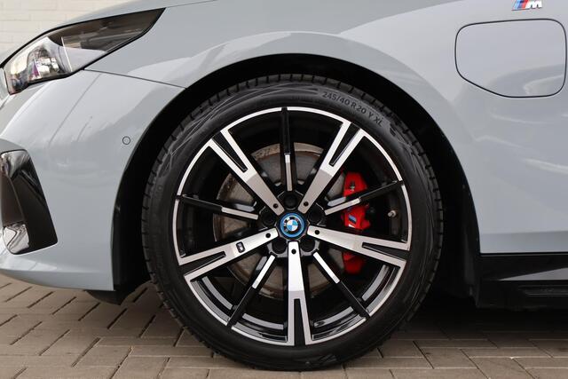 BMW 5-SERIE Sedan 530e | M Sportpakket Pro | Driving Assistant Professional | Stuurverwarming