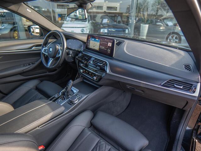 BMW 5-SERIE 530e High Executive | M-pakket | Elc trekhaak | Stuurverwarming