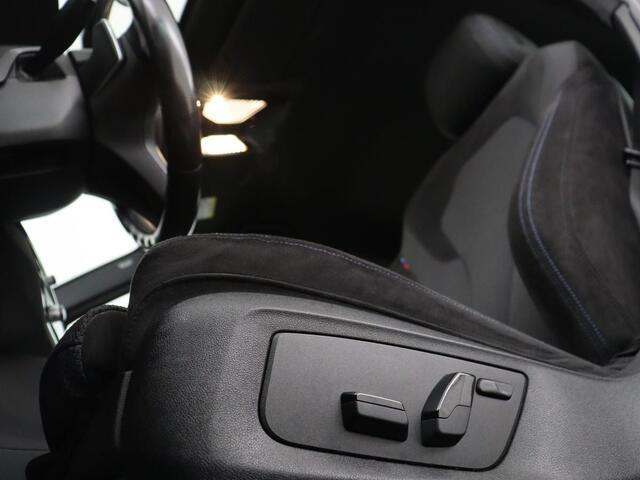 BMW 5-SERIE 520i M Sport | Alcantara | Sfeerverlichting | Trekhaak | Navigatie Professional | Full LED | Sportstoelen | Parkeerhulp | Cruise control | Keyless start | Climate control | Bluetooth