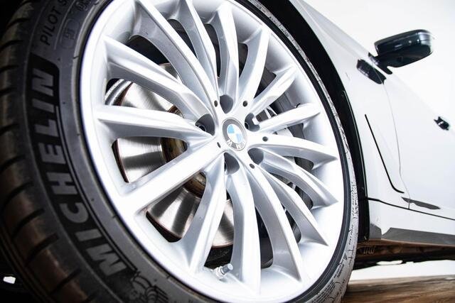 BMW 5-SERIE Touring 540i xDrive High Executive Sportline - panoramadak - Comfortstoelen - Comfort Access - Driving/Parking Assistant Plus - Elektrisch verwarmde voor en achterstoelen - Head up - Hifi -