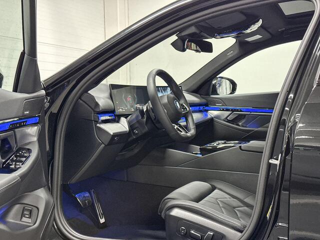 BMW 5-SERIE Sedan 530e | M-Sport Pro | Travel Pack | Innovation Pack | Comfort Pack | Driving Assistant Plus | Harman/Kardon | Panoramadak | Comfort Access