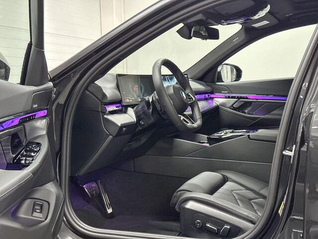 BMW 5-SERIE Sedan 530e | M-Sport Pro | Travel Pack | Innovation Pack | Comfort Pack | Driving Assistant Plus | Harman/Kardon | Panoramadak | Comfort Access |