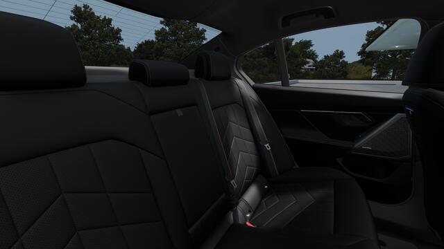 BMW 5-SERIE 530e M Sport Automaat / Bowers & Wilkins / Adaptieve LED / Comfort Access / Parking Assistant Plus / Stoelventilatie / Stuuverwarming