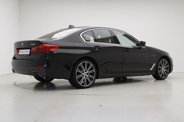 BMW 5-SERIE 530i xDrive Individual | Driving Assistant Plus | Stoelventilatie | M-Sport | Lederen Dash | Schuifdak | 20" | Harman Kardon |