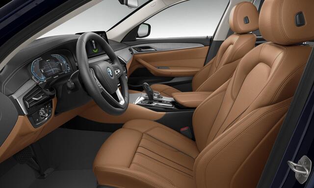 BMW 5-SERIE Touring 530e Luxury Line - Trekhaak - Parking/Driving Assistant - Comfort Acces - Getinte ruiten - zonneschermen achterportierramen - Elektrisch verwarmde voorstoelen - Ambiance verlichting -