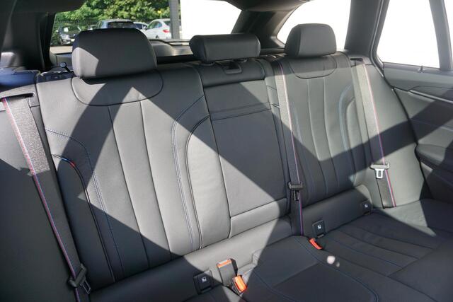 BMW 5-SERIE Touring 530e xDrive | High Executive | M Sportpakket Pro | Driving Assistant Professional | Parking Assistant Plus | Head-Up Display | Glazen panoramadak | Trekhaak | Comfort Access | Harman Kardon | Laserlight | 19 inch LMV