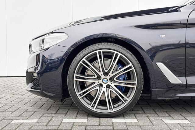 BMW 5-SERIE Touring 530i High Executive | M Sport | Panoramadak | Comfortstoelen | Driving Assistant Plus