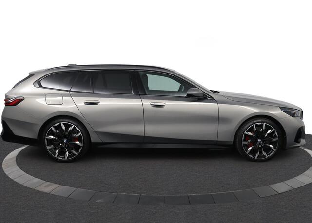 BMW 5-SERIE Touring 550e xDrive | M Sportpakket Pro | Innovation Pack | Travel Pack | Comfort Pack | Panoramadak