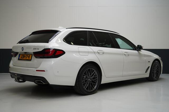 BMW 5-SERIE Touring 530e Business Edition Plus | Harman Kardon | SoH 94% | Head Up | Trekhaak | Adaptive cruise | Sportstoelen | Blind spot | Stuurverwarming