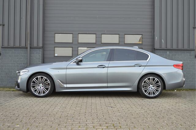 BMW 5-SERIE 520i High Executive Edition | M-PAKKET | CAMERA | LED | KEYLESS | TREKHAAK |