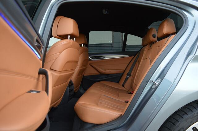 BMW 5-SERIE 520i High Executive Edition | M-PAKKET | CAMERA | LED | KEYLESS | TREKHAAK |
