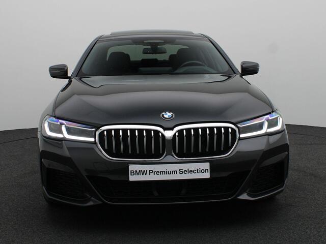 BMW 5-SERIE Sedan 530i High Executive | M Sportpakket | Head-Up Display | Comfortstoelen | Schuifdak |