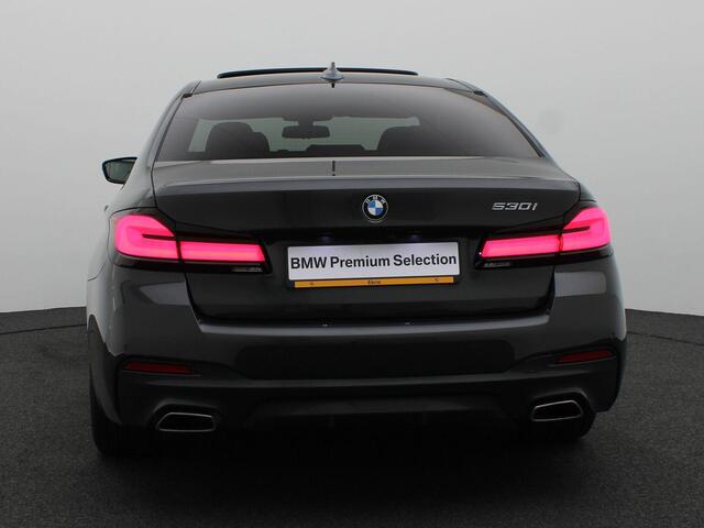 BMW 5-SERIE Sedan 530i High Executive | M Sportpakket | Head-Up Display | Comfortstoelen | Schuifdak |