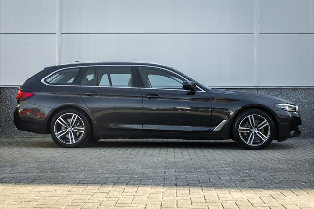BMW 5-SERIE Touring 530e Panoram / Camera / Leder / Elec stoelen /