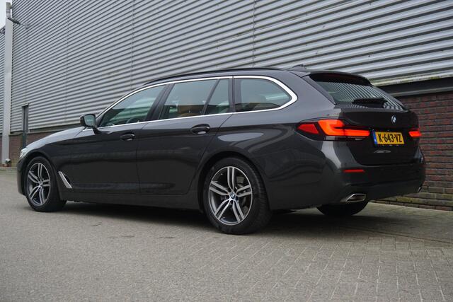 BMW 5-SERIE Touring 520i Business Edition Plus/Laser LED/Comfort Stoel Dealeronderhouden.