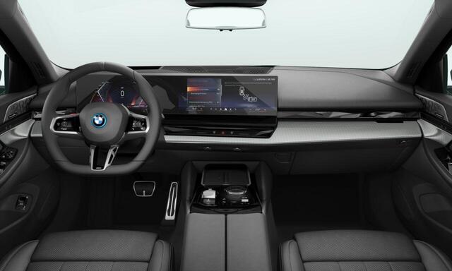BMW 5-SERIE Sedan 530e | M Sportpakket Pro | Bower & Wilkins | Trekhaak | Pano | Comfort Access
