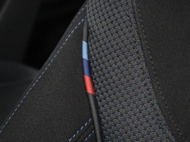 BMW 5-SERIE 530e M Sport | Panoramadak | Adaptive cruise | Stoelverwarming | Trekhaak | Alcantara | Head-Up | Camera | Carplay | Sfeerverlichting | Navigatie | Stuurverwarming | PHEV | Plug In