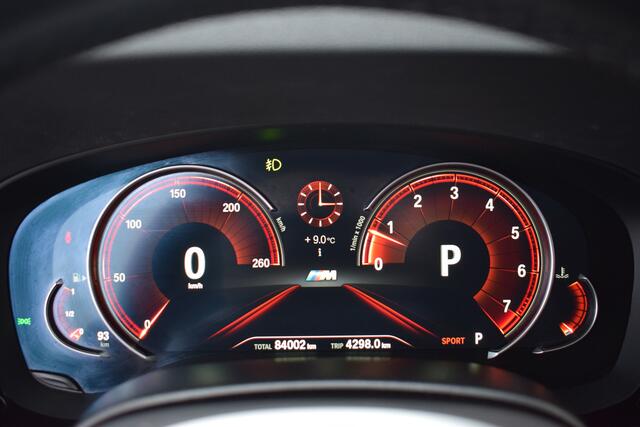 BMW 5-SERIE Touring 520i High Ex. M-Sport | Pano | Leer | El. Trekhaak | OrigNL | NAP