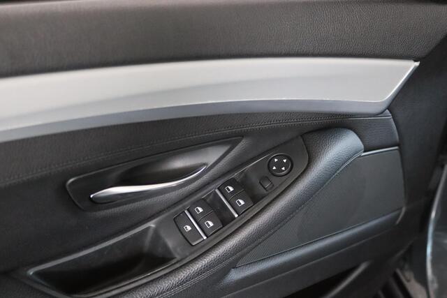 BMW 5-SERIE Touring 520xd High Executive, Xenon, Cruise Control, Stoelverwarming, Lederen Bekleding, Trekhaak, Nieuwe APK