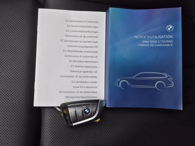 BMW 5-SERIE Touring 530e xDrive Business Edition Plus M-Sport / Accu SOH 98% / Drie fase laden / Apple Carplay Android Auto / Trekgewicht 2000 kg / Elektrische achterklep / Achteruitrijcamera / Cruise control / Keyless Entry/Start / Climate control /