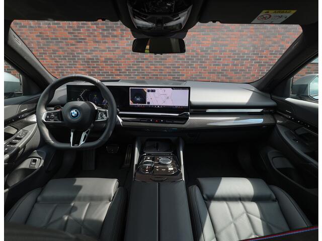BMW 5-SERIE Touring 530e Touring | M performance - Pano - Trekhaak