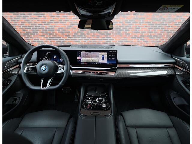 BMW 5-SERIE Touring 550e xDrive | Pano - Trekhaak - Bow&Wil
