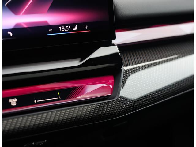 BMW 5-SERIE Touring 550e xDrive | Pano - Trekhaak - Bow&Wil