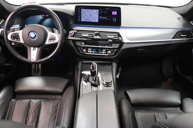 BMW 5-SERIE Touring 530e Business Edition Plus | M-Sport | Panoramadak | Camera | 19"Lichtmetaal | Facelift |