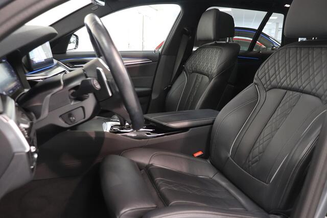 BMW 5-SERIE Touring 530e Business Edition Plus | M-Sport | Panoramadak | Camera | 19"Lichtmetaal | Facelift |