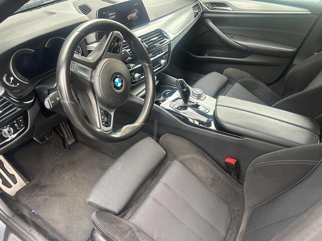 BMW 5-SERIE 530e 252 PK iPerformance High Executive M-Sportpakket / 97% SOH/ Schuifdak/ Sport-Stoelen/ Stoel.Verw/ Camera/ Led-Koplamp/ Shadow-Line/ 20'' LMV