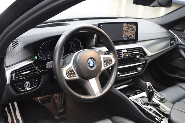 BMW 5-SERIE 530e xDrive Business Edition Plus, Kuipstoelen, Schuifdak, Harman/Kardon Sound