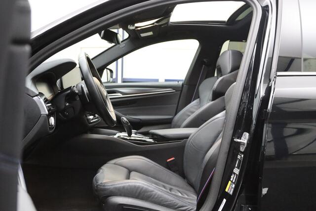 BMW 5-SERIE 530e xDrive Business Edition Plus, Kuipstoelen, Schuifdak, Harman/Kardon Sound