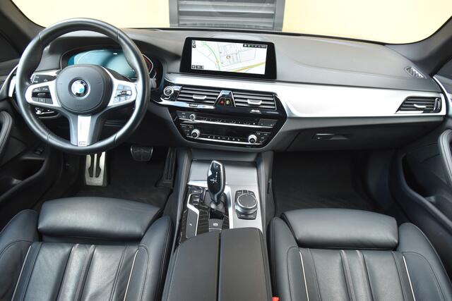 BMW 5-SERIE Touring 520i High Executive Edition * M-Pakket *Comfortstoelen * 20'Lm * Head-up *