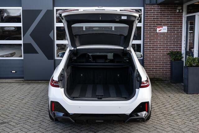 BMW 5-SERIE 530e xDrive M Sport Pro | Harman/Kardon | Driving Ass. Plus. | Camera | Iconic | Trekhaak | 21' Inch |