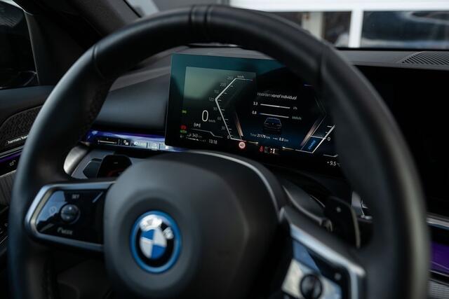 BMW 5-SERIE 530e xDrive M Sport Pro | Harman/Kardon | Driving Ass. Plus. | Camera | Iconic | Trekhaak | 19' Inch |