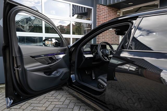 BMW 5-SERIE 530e xDrive M Sport Pro | Harman/Kardon | Driving Ass. Plus. | Camera | Iconic | Trekhaak | 19' Inch |