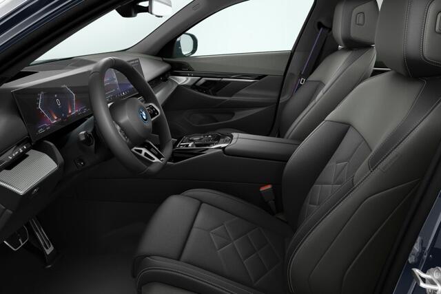 BMW 5-SERIE Sedan 550e xDrive | M Sportpakket Pro | Innovation Pack | Travel Pack | Comfort Pack | Trekhaak