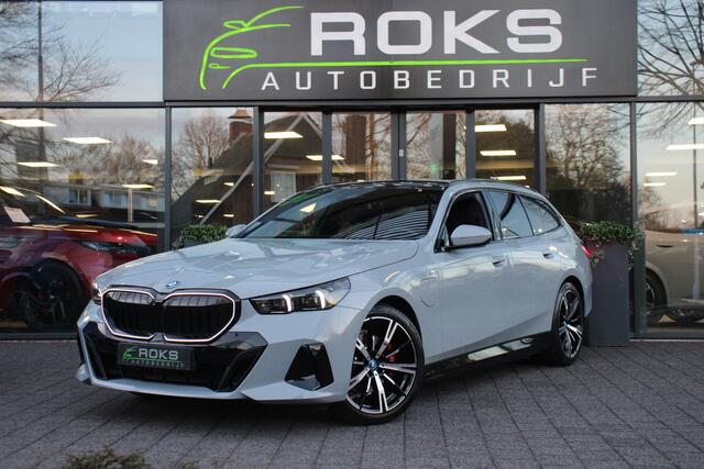 BMW 5-SERIE Touring 530e xDrive M-Sport Pro Shadowline/DrivingAssistPro/innovationPack/ComfortPack/Iconic/Panoramadak/20inch Full Options