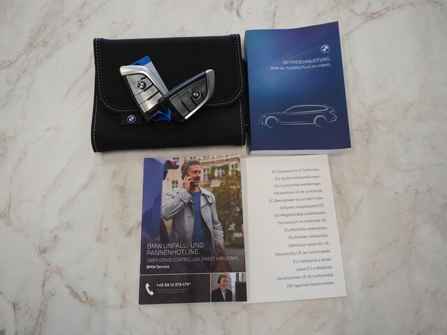 BMW 5-SERIE Touring 530e Luxury Line | LaserLED | Harman/Kardon | M Stuur | Leder | HUD | Keyless | Adaptive Cruise | Camera | Carplay