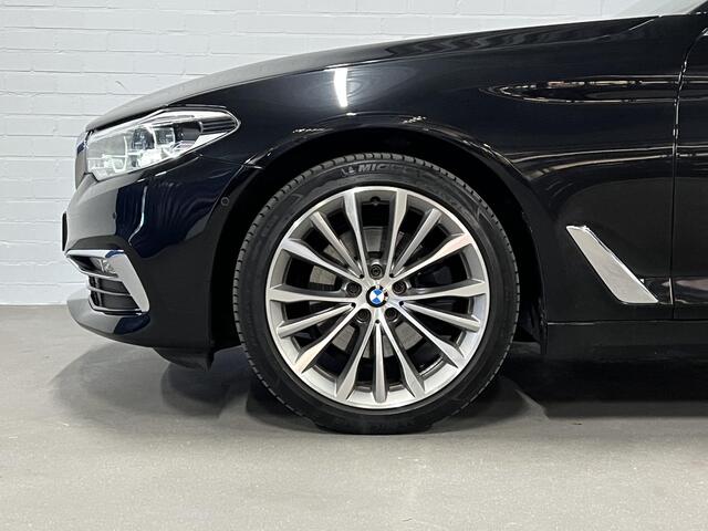 BMW 5-SERIE Touring 520i High Executive Open dak | Adapt. cruise | 360 camera | Head-up | Stoelverwarming | Carplay