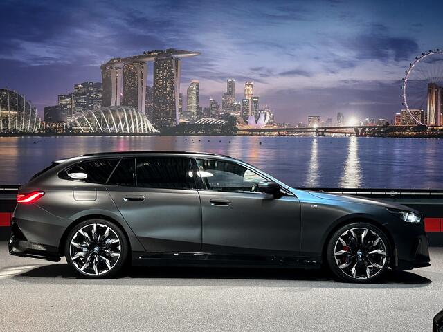 BMW 5-SERIE Touring 530e M Sport PRO FrozenBlack|HUD|360|Panorama|Trekhaak|BTW