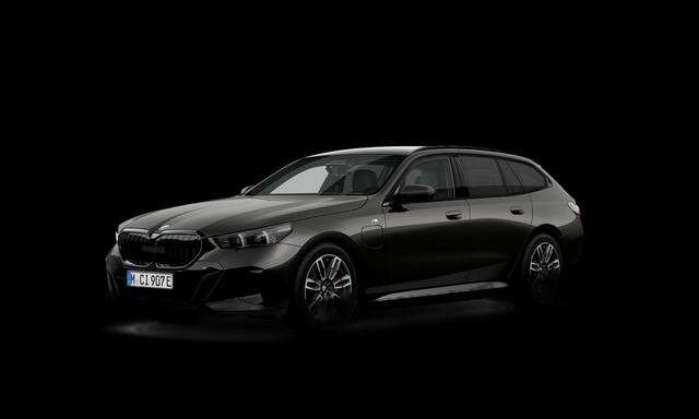 BMW 5-SERIE Touring 530e M Sport pro - Panoramadak - Driving Assistant Professional - head up - Stoelventilatie - stoelverwarming voor/achter - BMW Iconic Glow - Getinte Ruiten - Comfort Access - Active Guard -