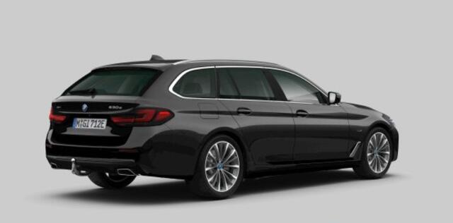 BMW 5-SERIE Touring 530e xDrive Trekhaak - Comfortstoelen - Driving Assistant Professional - Head up - BMW Laserlight - Hifi - Stoelventilatie - Active Protection - Comfort Access -High Beam Assistant - Getinte ruiten -